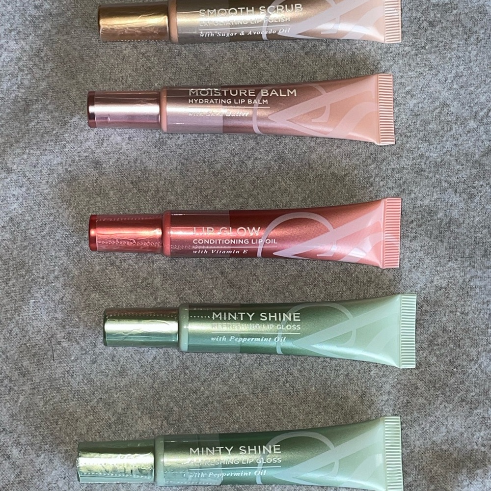 Set of 5 Victorias Secret lip treatments BRAND NEW!